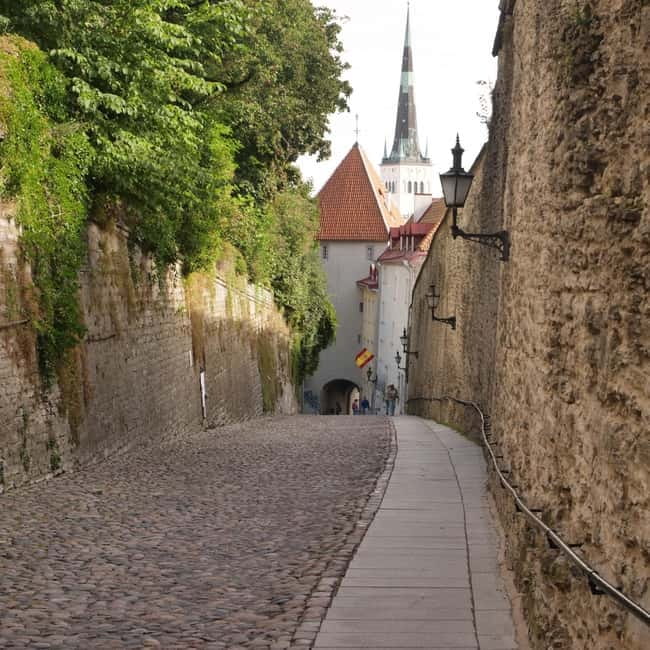 Audio Tour of the Toompea Hill (Cathedral Hill) in Tallinn - The Toompea approach: changing views as you climb