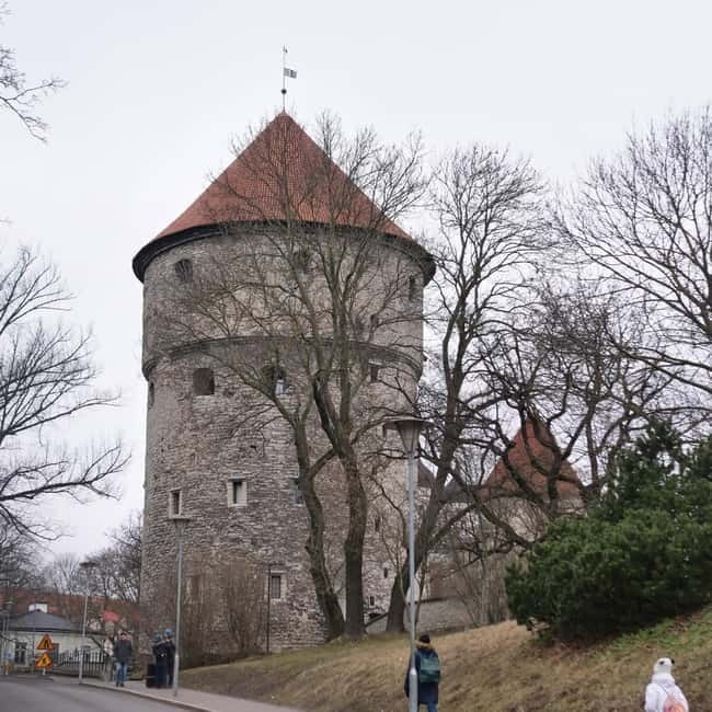 Audio Tour of the Toompea Hill (Cathedral Hill) in Tallinn - How the 38 stops feel in real life