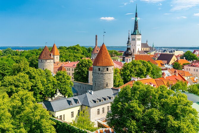 Best of Tallinn Private Tour - Stop 3: Toompea Hill, a brief pause with big context