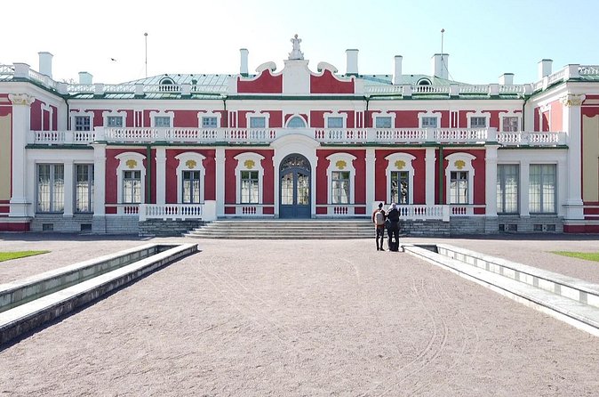Beyond the Old Town -Tallinn's Hidden Gems by Car - Stop 5: Kadriorg Park, Kadriorg Palace, and presidential surroundings