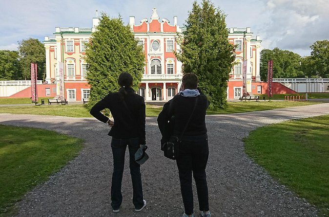 Beyond the Old Town -Tallinn's Hidden Gems by Car - Group size and how the guide’s role shapes your experience