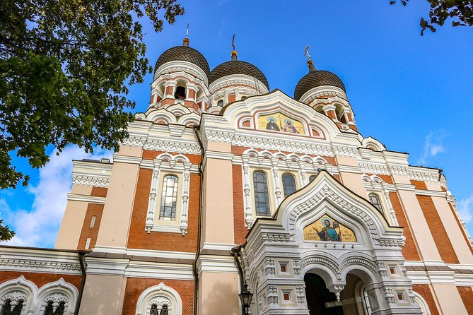Discover Tallinn’s most Photogenic Spots with a Local - Gothic Town Hall: Photographing the Hard Stuff the Easy Way
