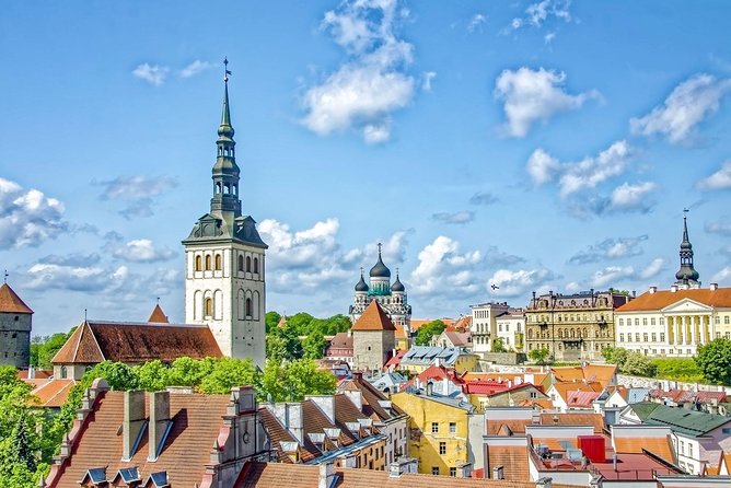 Explore Tallinn in 60 minutes with a Local - Meeting at Black Angus and keeping the group under 8