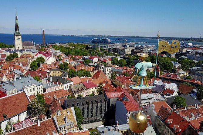 Group walking tour in Tallinn Old Town - Starting at Raekoja plats 1: the easy meeting spot for a fast overview