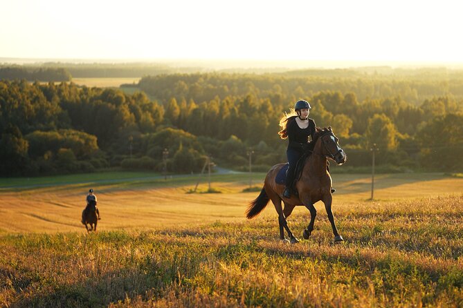 Horseback Riding in the Landscape - What Happens Before You Ride: Briefing, Helmet, and Choosing Your Role