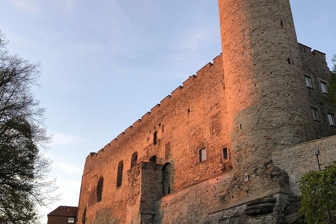 Iconic Old town Tallinn - Meeting point and how the tour starts in a smart way