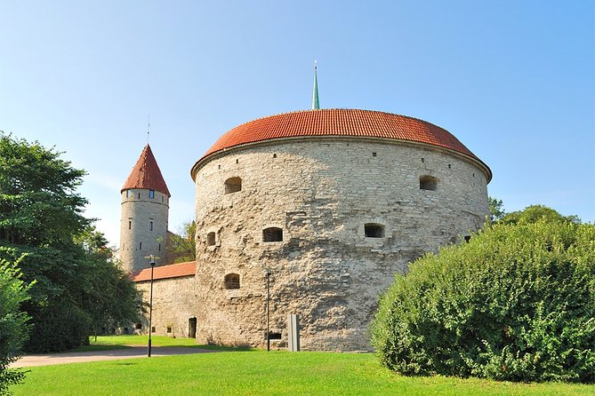 Old and Nowaday Tallinn Driving and Little Walking Private Tour - Kadriorg Park, Kadriorg Palace, and the Art Museum Connection
