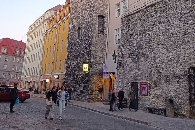 Old Tallinn Highlights & its Medieval Past - Toompea Hill and the castle area: the upper town mindset