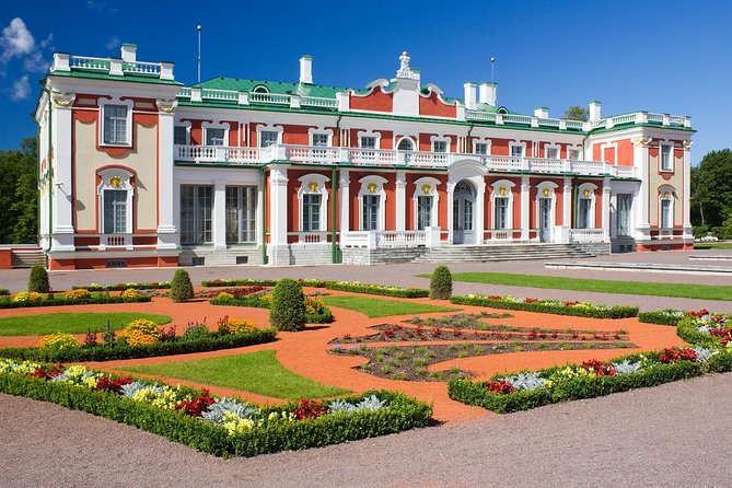 Old Tallinn with Kadriorg & Pirita - Cobblestones, small pauses, and why the snack stop works