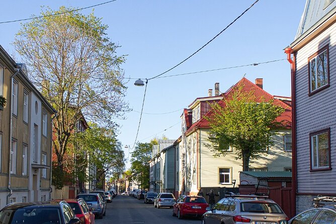 Panoramic tour over Tallinn by car - Telliskivi Creative City: street art and the startup energy