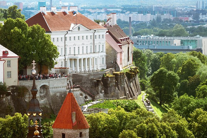 Private Medieval Tallinn Tour with Kadriorg-Pirita Seashore - Kadriorg Park in 45 Minutes, Green Time Without the Huge Detour