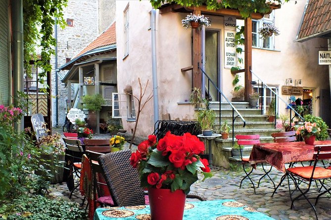 Private Shore Excursion: Tallinn Old Town Walking Tour with Round-Trip Transfer - Using Your 1.5 Hours Smart: Cafes, Beer, and Shopping Without Missing the Van