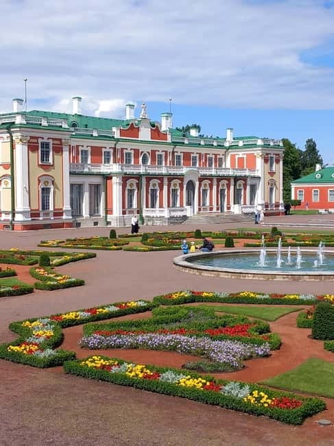 Sightseeing tour "Around Tallinn in 3 hours" - Old Town on foot: Toompea square, Nevsky Cathedral, and city views