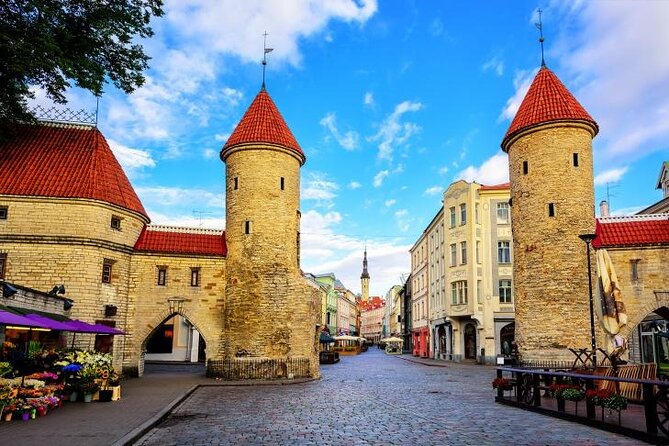 Tallinn 3h Walking Small Group Tour Max 10 People - Starting at Müürivahe 36, then through Viru Gate