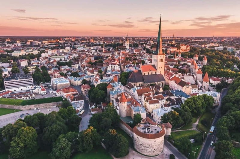 Tallinn: Audio Self Tour Guide with 10 Sightseeing Points - The 10 narrated stops plus 13 extra points: how you should use it