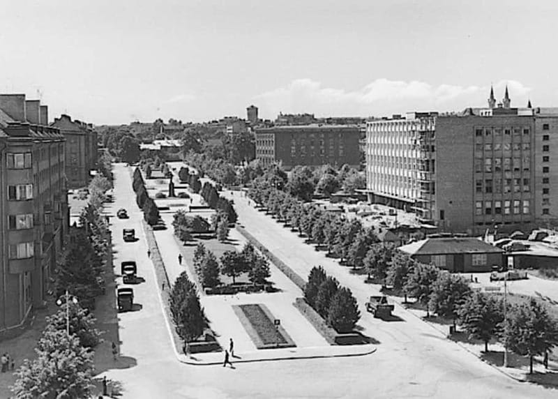 Tallinn: Behind the Iron Curtain Soviet Secrets Guided Tour - Lasnamäe: the scale of Soviet housing planning