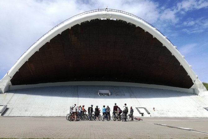 Tallinn Bicycle Sightseeing Tour - Stop 4: Kadriorg Palace and Peter the Great’s 1718 Legacy