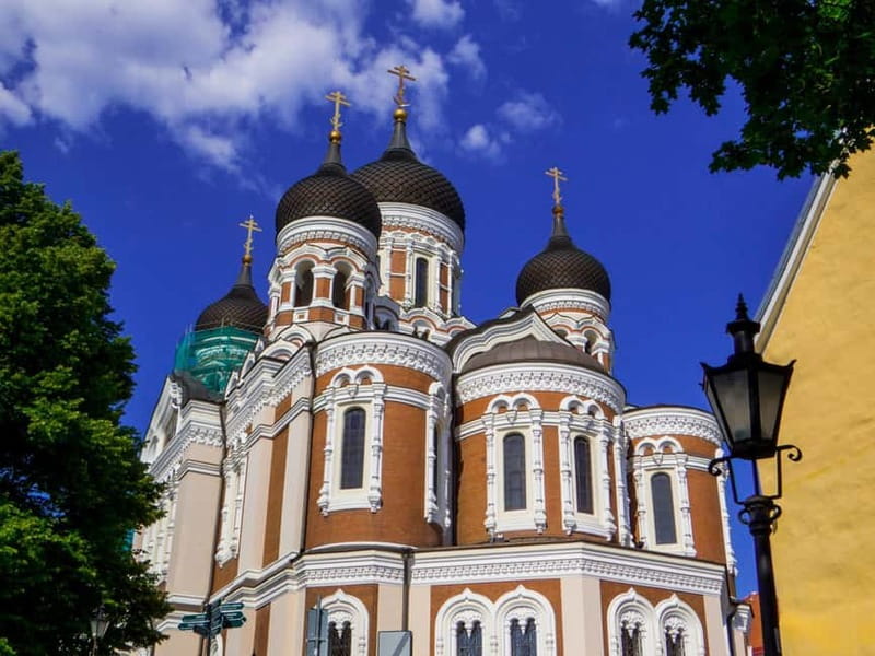 Tallinn: Capture the most Photogenic Spots with a Local - Group size and pacing: why the max 8 matters