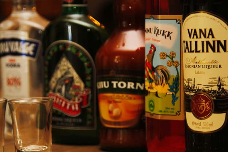 Tallinn: drinks tasting - Tallinn in 90 minutes, from Town Hall Square to classic pours