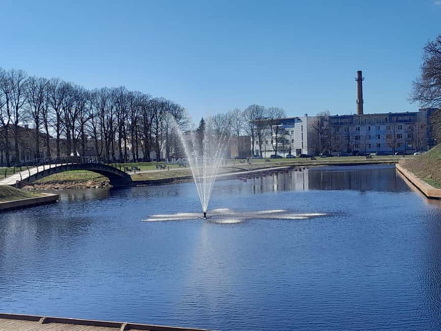 Tallinn: Hidden Gems of Pärnu day trip 8h - Private old town walking tour: castle ruins, bastions, and Independence Square