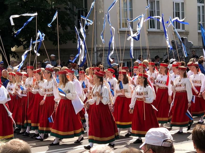 Tallinn: Highlights Shore Excursion with Return Transfer - A port-friendly Tallinn combo, bus sights then Old Town feet