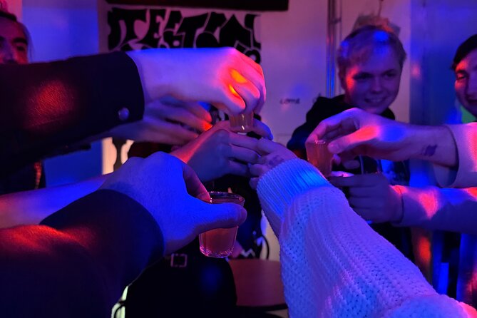 Tallinn Old Town Bar-Hopping - free shots, discounts & club - Why the photo stop at Tallinna Raekoja Plats is more useful than it sounds