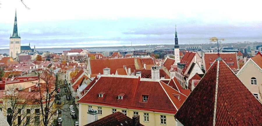 Tallinn: Old Town History and Legends Walking Tour - Alexander Nevsky Cathedral: Onion Domes and a Multicultural Crossroads
