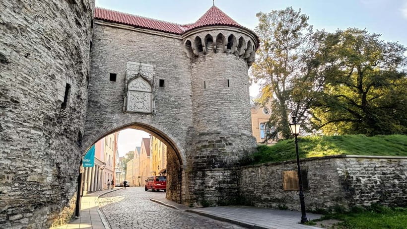 Tallinn: Old Town Private & Personalized Walking Tour - Meeting point and pickup, plus how to plan your start