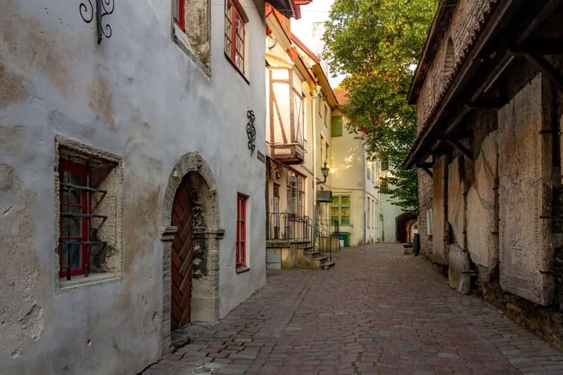 Tallinn Old Town: Stories and Views 2‑Hour Walking Tour - Kohtuotsa Viewing Platform: The Classic Angle, Without the Rush