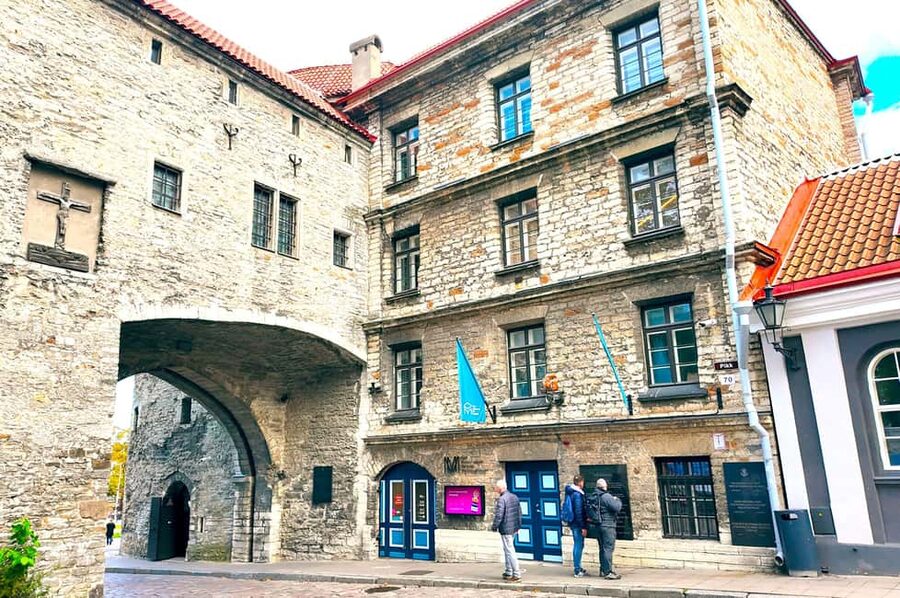 Tallinn Old Town: Stories and Views 2‑Hour Walking Tour - Patkuli Viewing Platform: One of the Best Spots for a Real Tallinn Photo