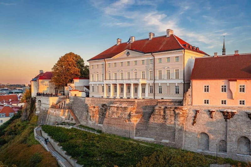 Tallinn: Private Walking in Old Town - Upper town, big views: Toompea Hill and the administrative heartbeat