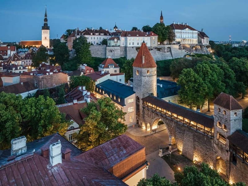Tallinn: Private Walking in Old Town - Classicist palaces and modern Estonia: what changes, what stays