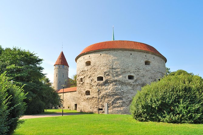 Tallinn Private Walking Tour - Toompea Hill: the short stop that changes your angle