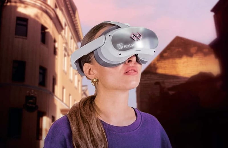 Tallinn: Time Travel Experience "VR Tallinn 1939/44" - Guide and language support: you should not get lost