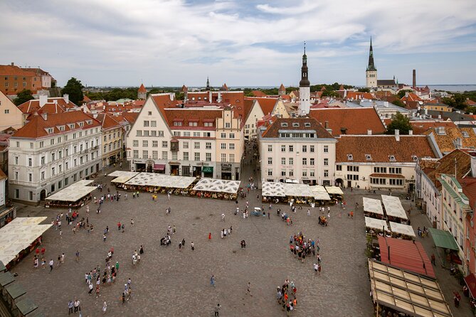 Unique and personal tours of Tallinn Old Town - Town Hall Square, the beating heart you can navigate from